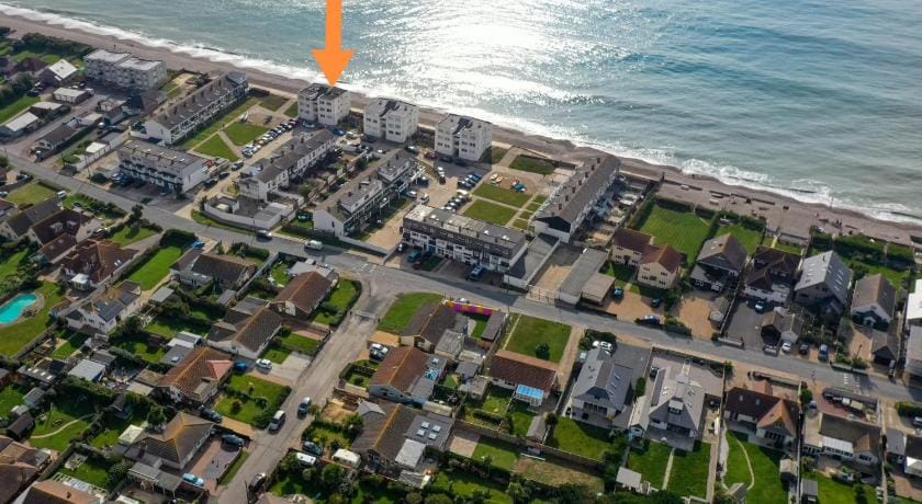 Hightide - Bracklesham Bay Apartment in Chichester District