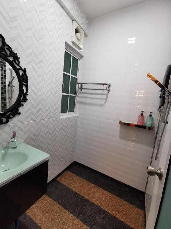 English Home Seaview Wifi 2Br 6pax Permas Aeon Apartment in Johor