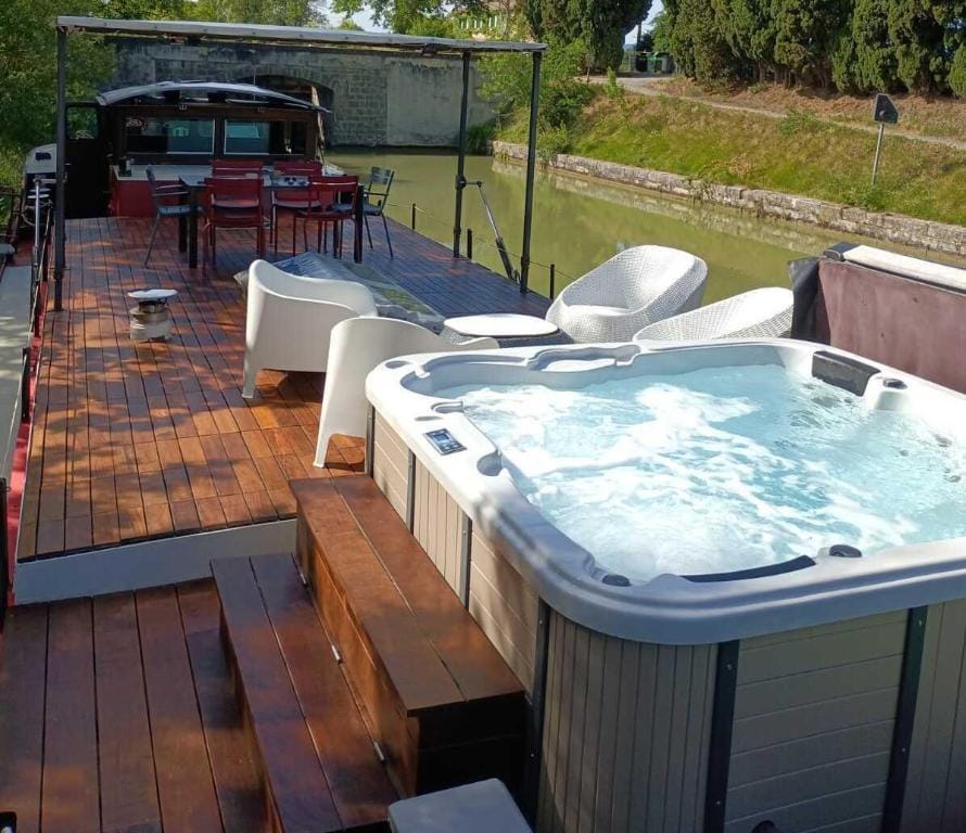 Péniche Mirage Docked boat in Carcassonne