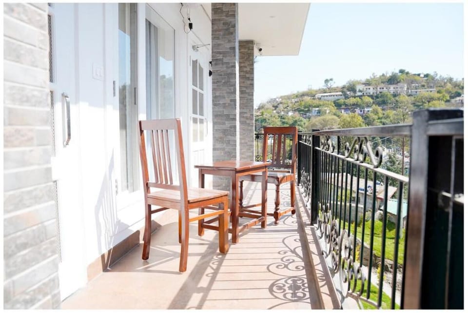 THE PERIWINKLE HOME ,
 for all seasons !! Apartment in Uttarakhand