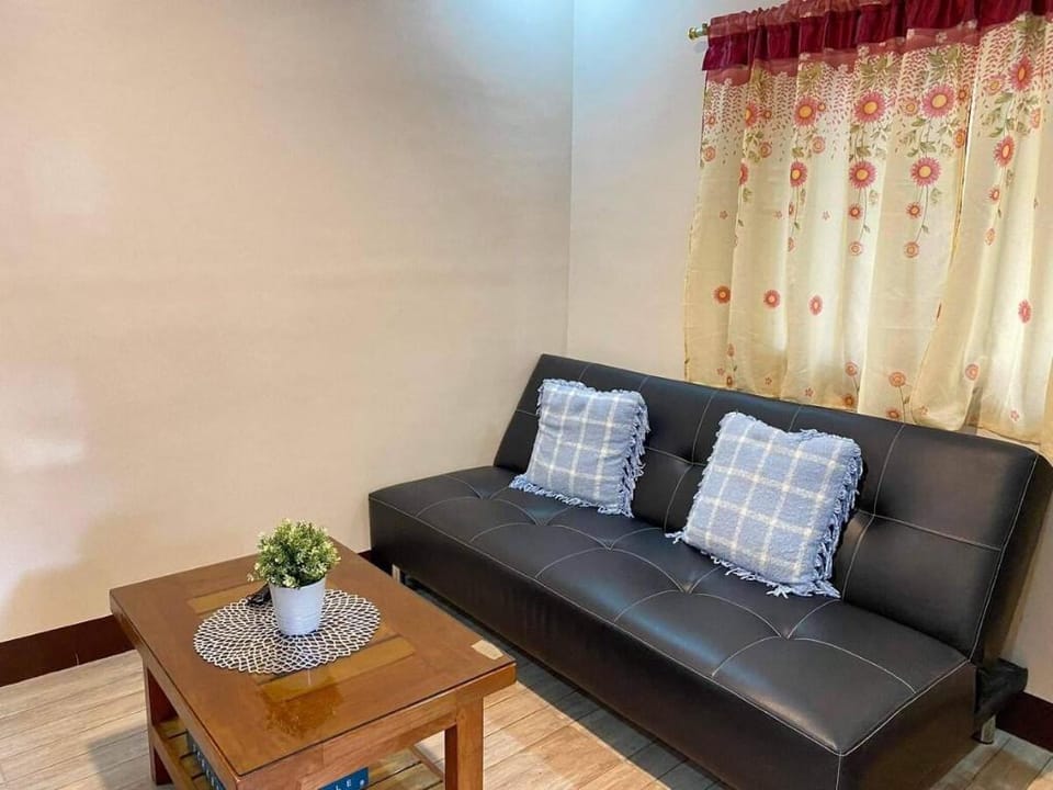 New Cozy 2BR-Apt. Near Burnham Vacation rental in Baguio