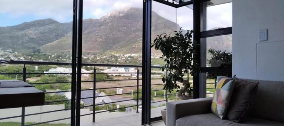 Beach Apartment, 2 min walk to the beach. Apartment in Cape Town