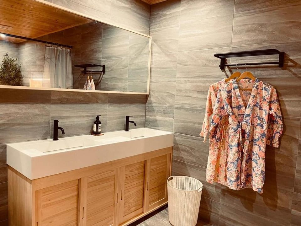 Yuyuga_Hinoki Bathtub for Deep and Rich Relaxation :: 'Yuyuga' Vacation rental in South Korea