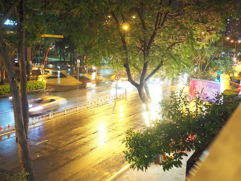 BIGBalcony24hツNr BENTHANH﹏1st Fl/Str view/Netflix Apartment in Ho Chi Minh City