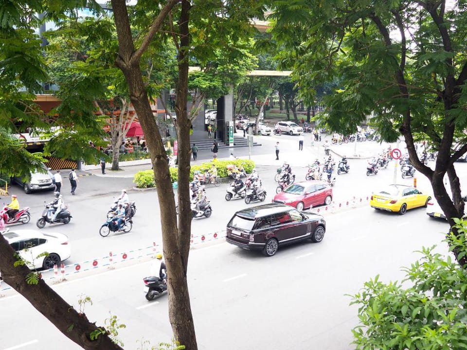 BIGBalcony24hツNr BENTHANH﹏1st Fl/Str view/Netflix Apartment in Ho Chi Minh City