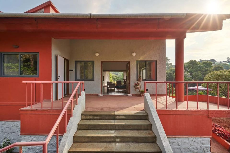 StayVista's Amoda Villa - Near Venna Lake, Amidst Farmland with Jacuzzi and Indoor Activities Villa in Maharashtra
