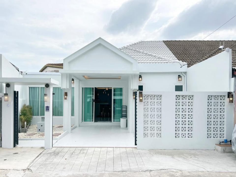 Luxury Modern House in Phuket Town Vacation rental in Chalong
