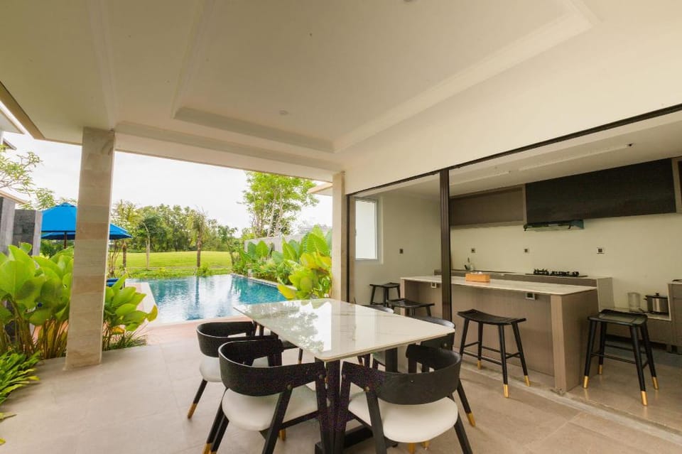 Villa Anggrek Pecatu, Entire villa 1000 m2, 5 BR. Villa in Bali