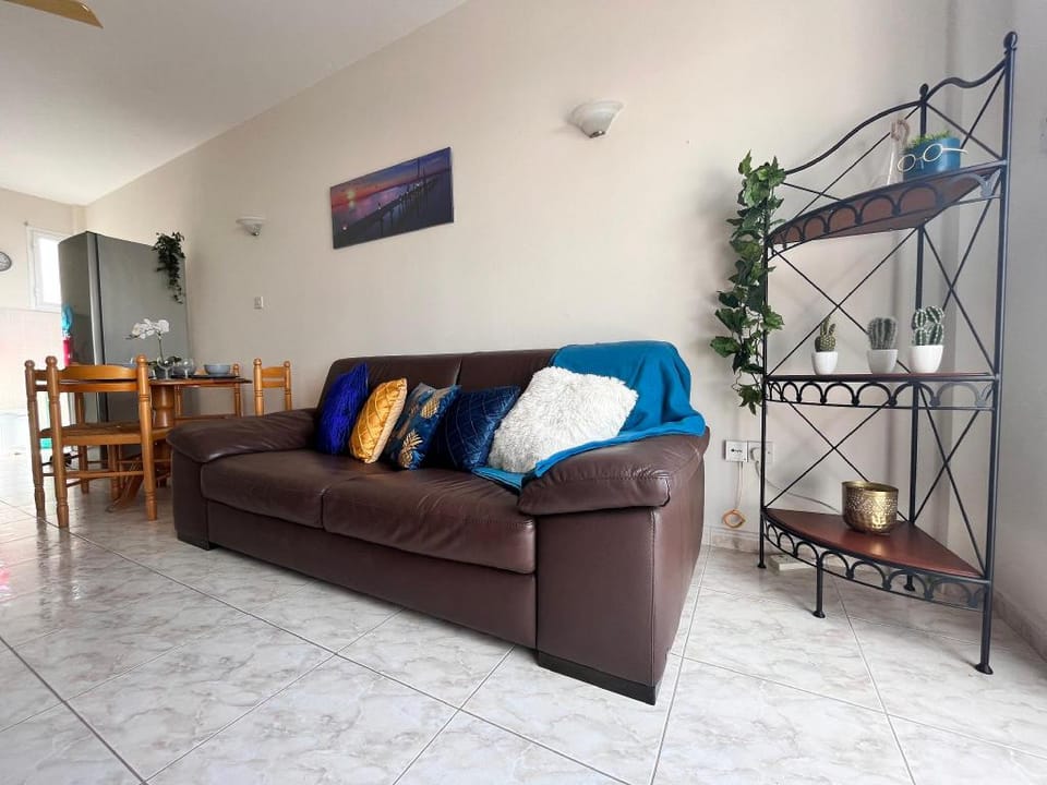 The Haven-Stylish Home Away From Home,Pool,Beach Apartment in Paphos