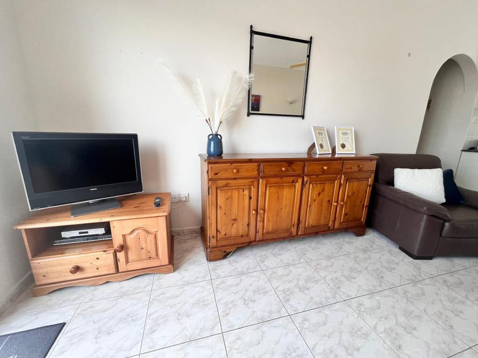 The Haven-Stylish Home Away From Home,Pool,Beach Apartment in Paphos