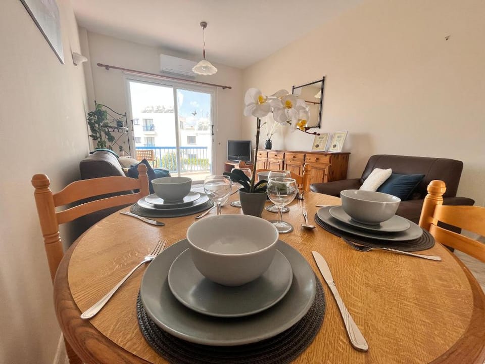 The Haven-Stylish Home Away From Home,Pool,Beach Apartment in Paphos