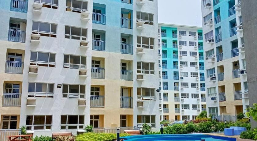 Cozy Condo + Pool • Karaoke • 65" TV • Samal Ferry Apartment in Davao City
