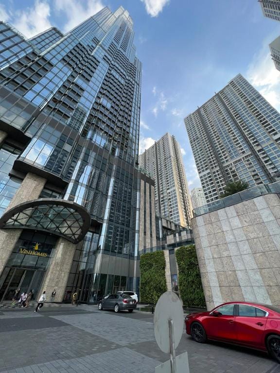 One Bedroom service apt in Landmark81 by Mai's Apartment in Ho Chi Minh City