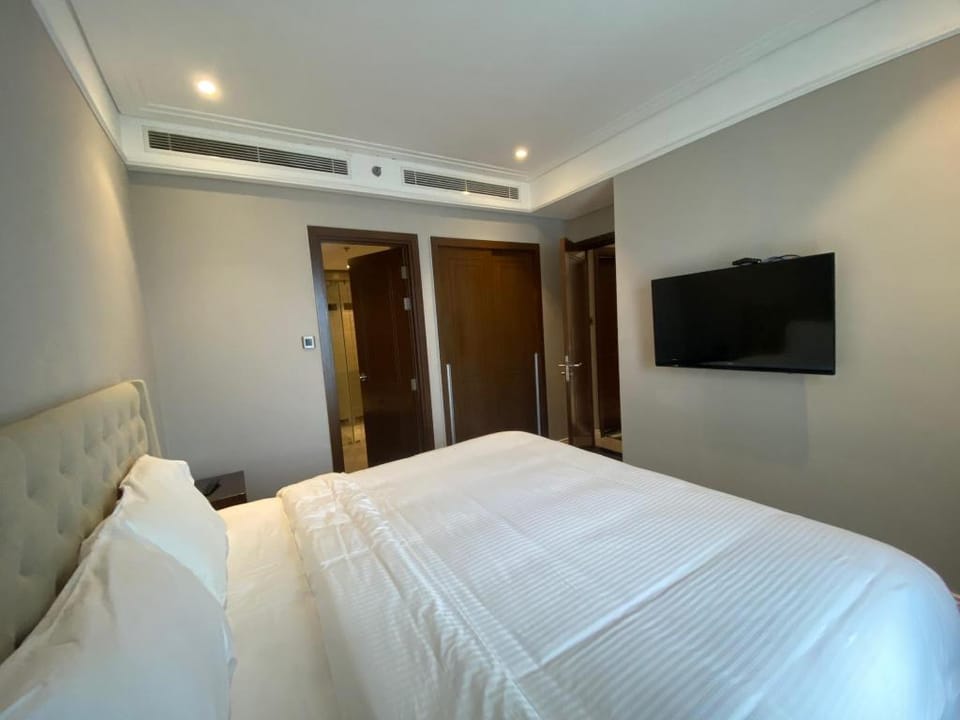 Altara Suites- infinity pool- high floor-nice view Apartment in Da Nang