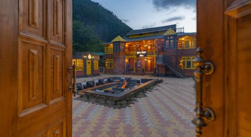 Whoopers Boutique Kasol Hostel in Himachal Pradesh
