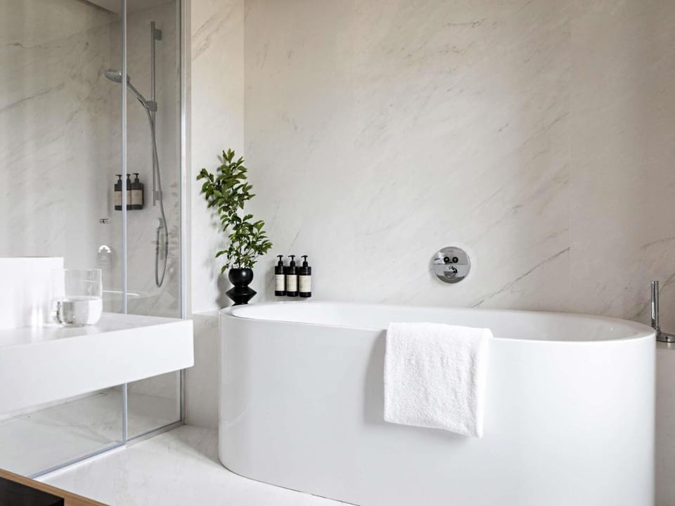 Domaine Reine Margot Paris Issy MGallery Collection Hotel in Vanves