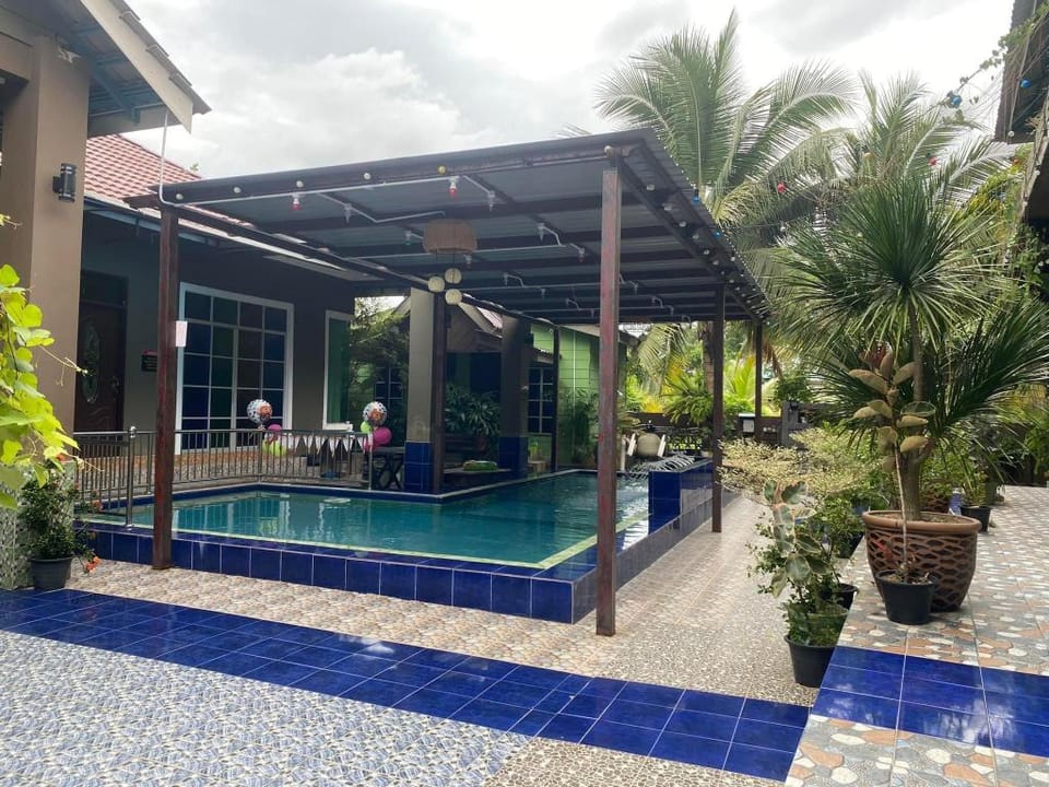 Homestay Pool Lavender Wakaf Bharu Vacation rental in Malaysia