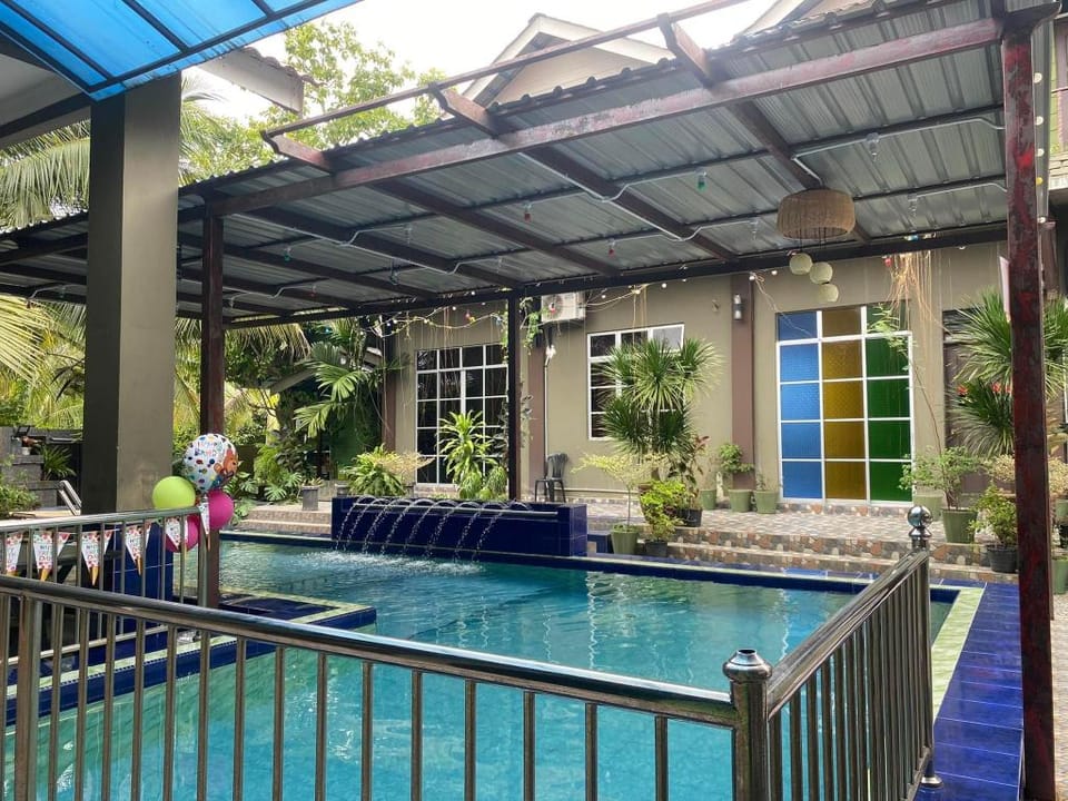 Homestay Pool Lavender Wakaf Bharu Vacation rental in Malaysia