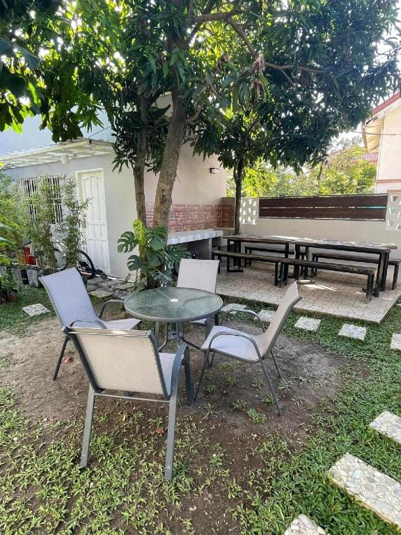 LUXURIOUS STAY NEAR CLARK Villa in Central Luzon