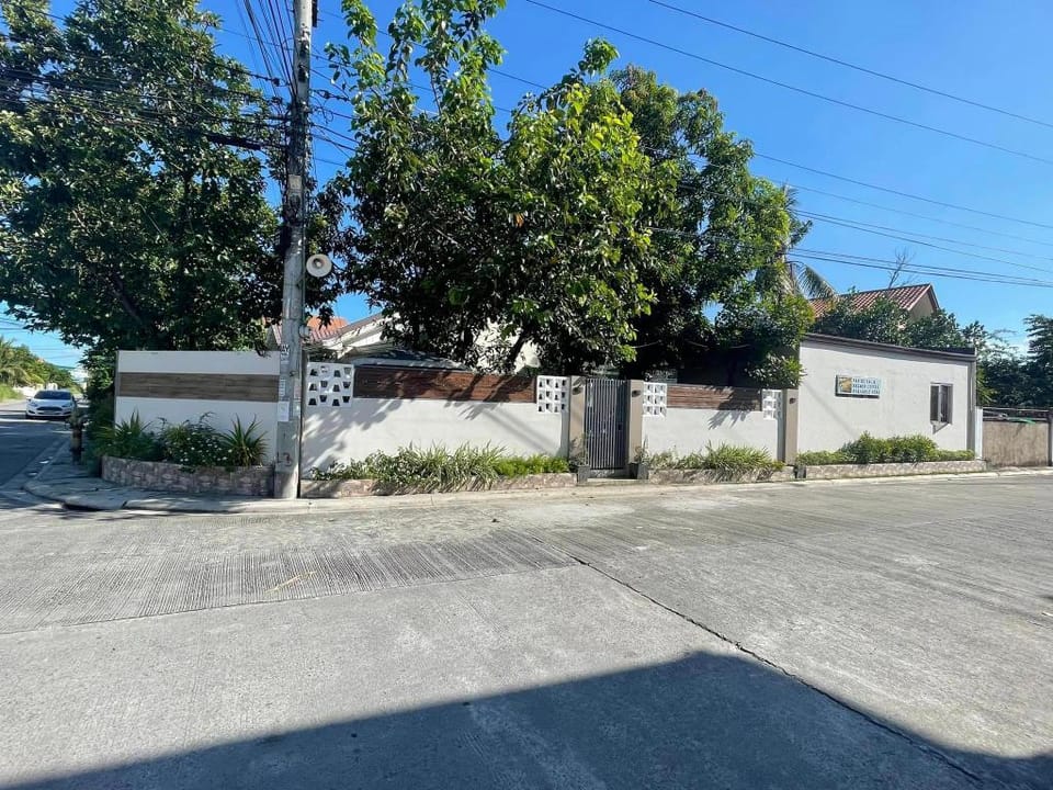 LUXURIOUS STAY NEAR CLARK Villa in Central Luzon