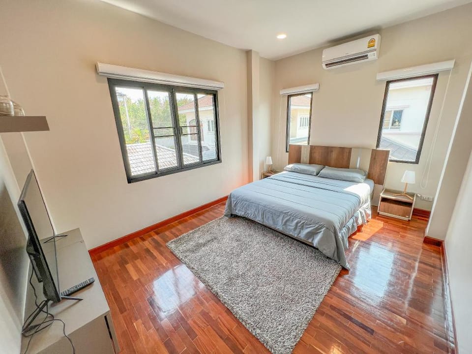 Chiang Mai Central 5 Bedrooms Private Pool Villa Villa in Chiang Mai