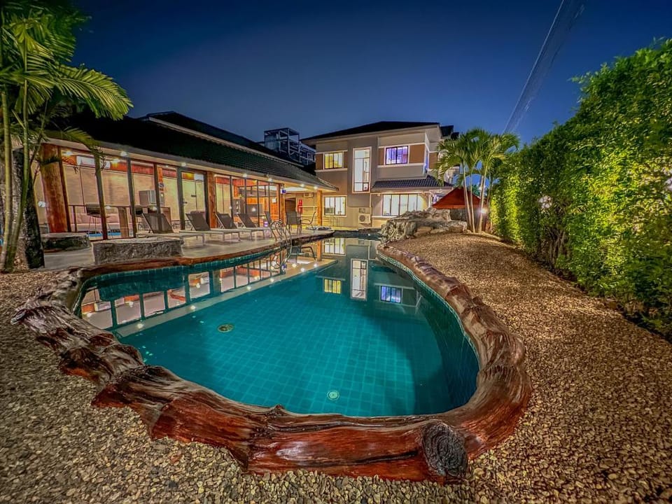 Chiang Mai Central 5 Bedrooms Private Pool Villa Villa in Chiang Mai