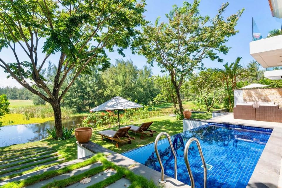 Emblemsea villa 5 stars view golf in TheOceanvilla Villa in Hoa Hai