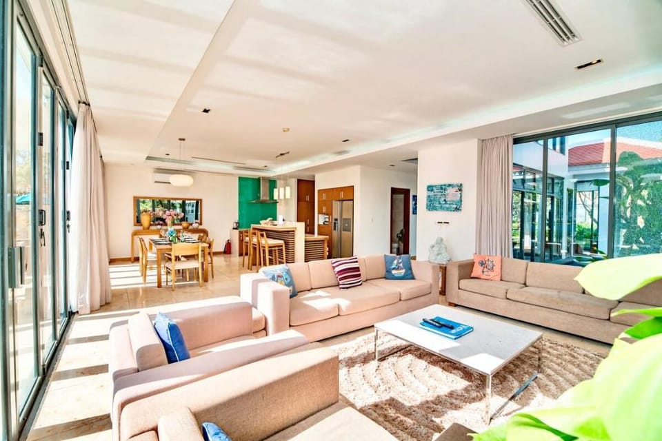 Emblemsea Villa beach 3 BR Ocean Resort Villa in Hoa Hai