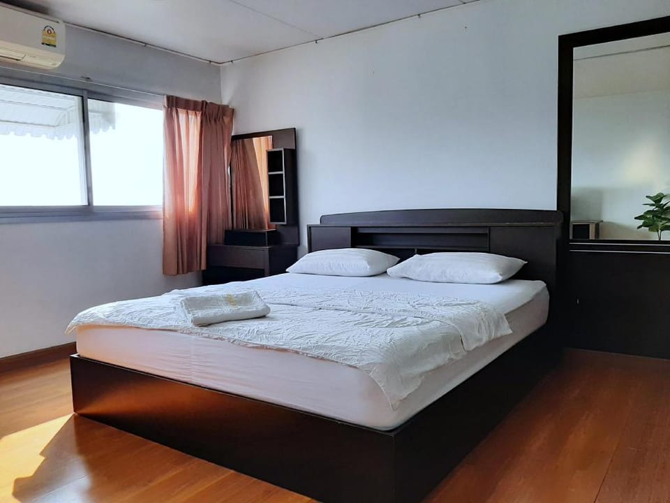 Sleep Home Impact BNB 2 Apartment in Bangkok