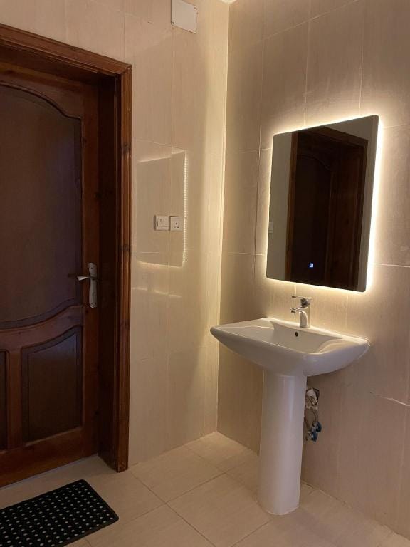 New deluxe room king bed. غرفة  فاخرة سرير كينج Vacation rental in Medina