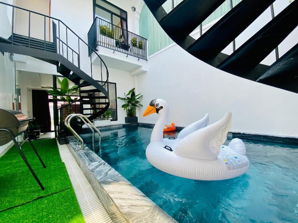 Villa Stunning Pool 5-Bedroom Villa in Hoa Hai