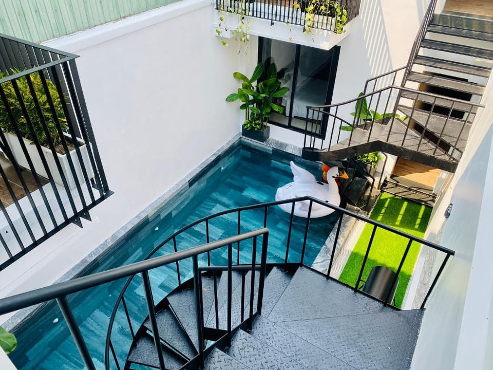 Villa Stunning Pool 5-Bedroom Villa in Hoa Hai