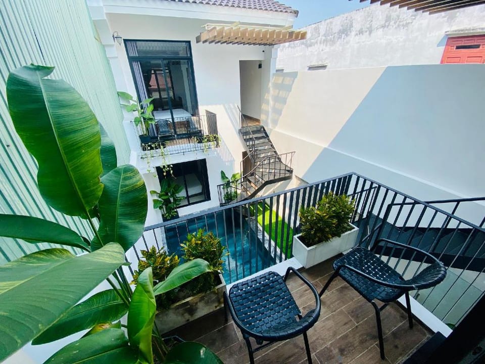 Villa Stunning Pool 5-Bedroom Villa in Hoa Hai