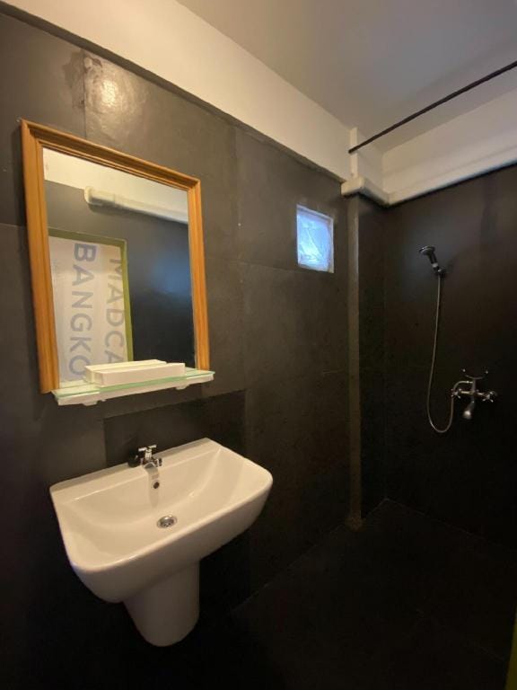T-house 7 - 2pax Bunk Bed with Private Toilet  Vacation rental in Bangkok