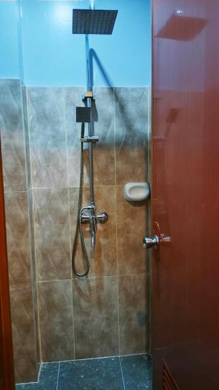 KM Pension 2-4 Familyroom Apartment in Central Visayas