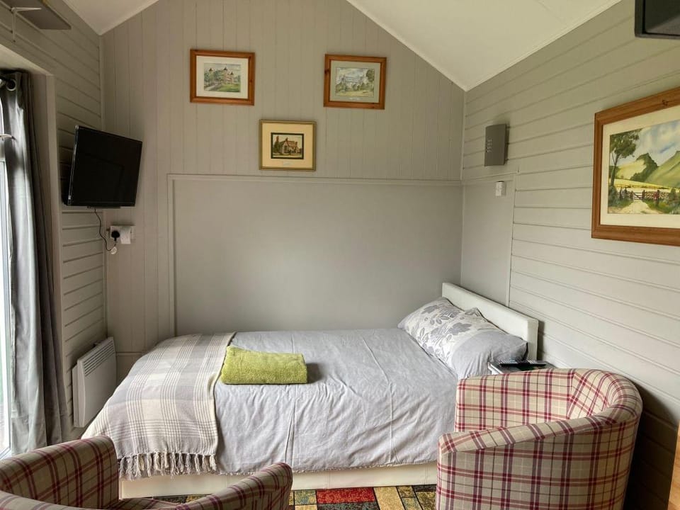 Charming 1BR Apartment in Upper Beeding Apartment in Horsham District