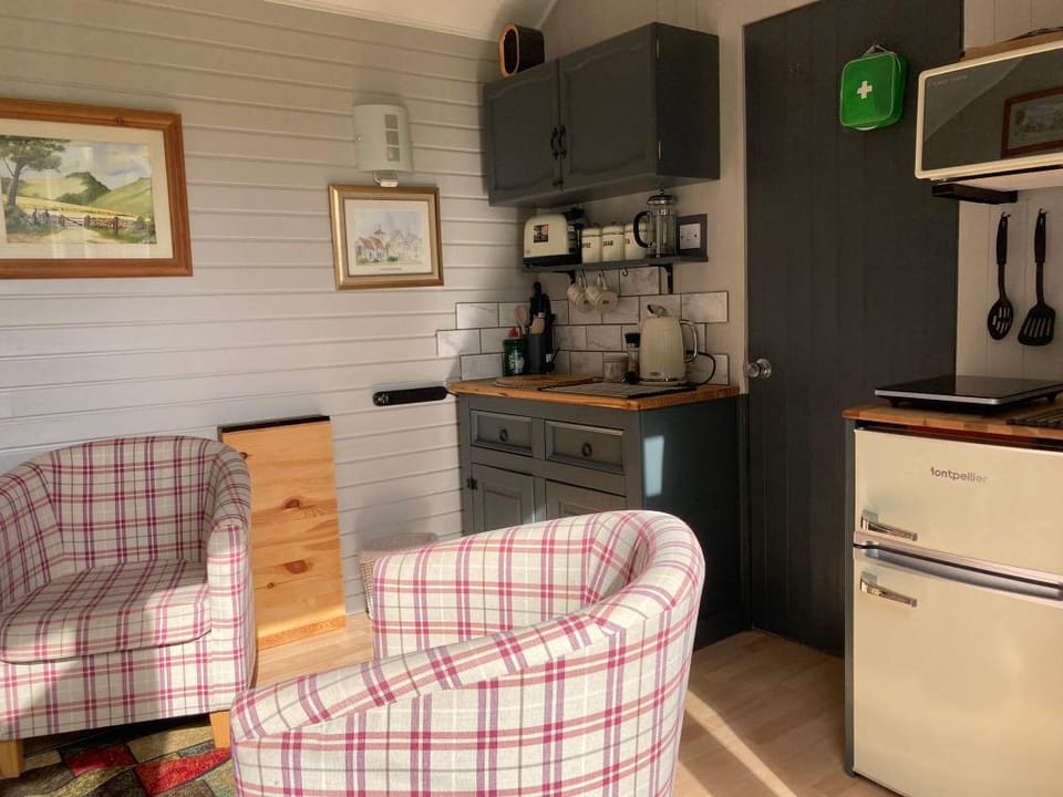 Charming 1BR Apartment in Upper Beeding Apartment in Horsham District