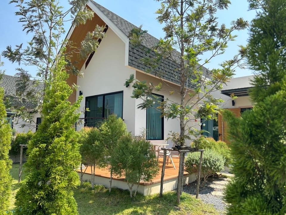 Khao Yai Pool Villa 3 bedrooms Villa in Laos