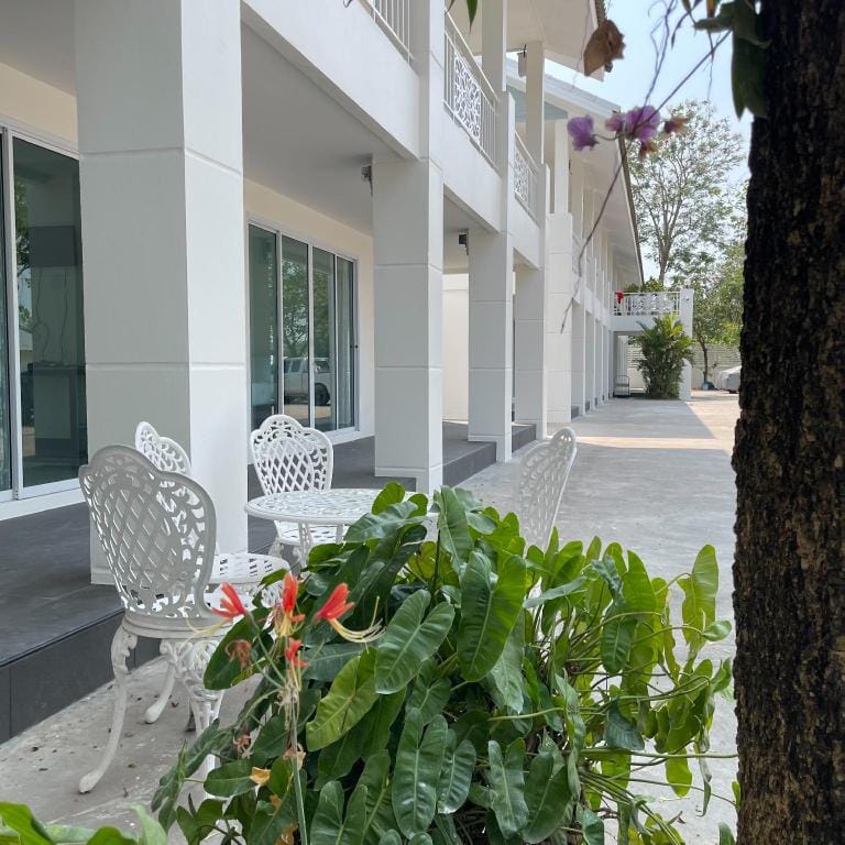 Ivory House Sriracha Bed and Breakfast in Chon Buri Changwat