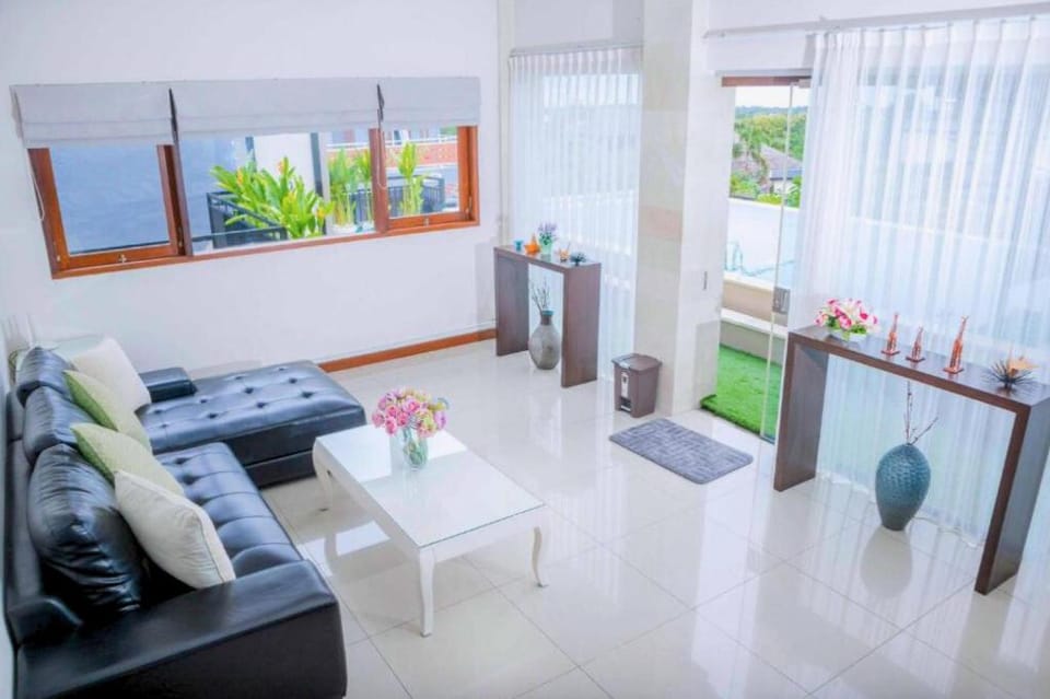 Tulipa 4 BR Villa with private Pool SU21 Villa in Bali