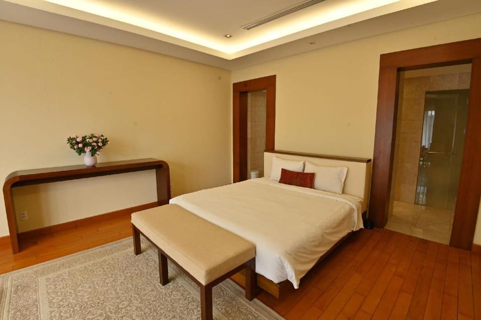 OV. Perfect 4 bedroom Villas at DaNang Beach Villa in Hoa Hai