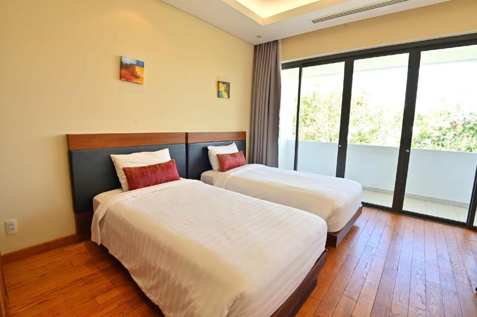 OV. Perfect 4 bedroom Villas at DaNang Beach Villa in Hoa Hai