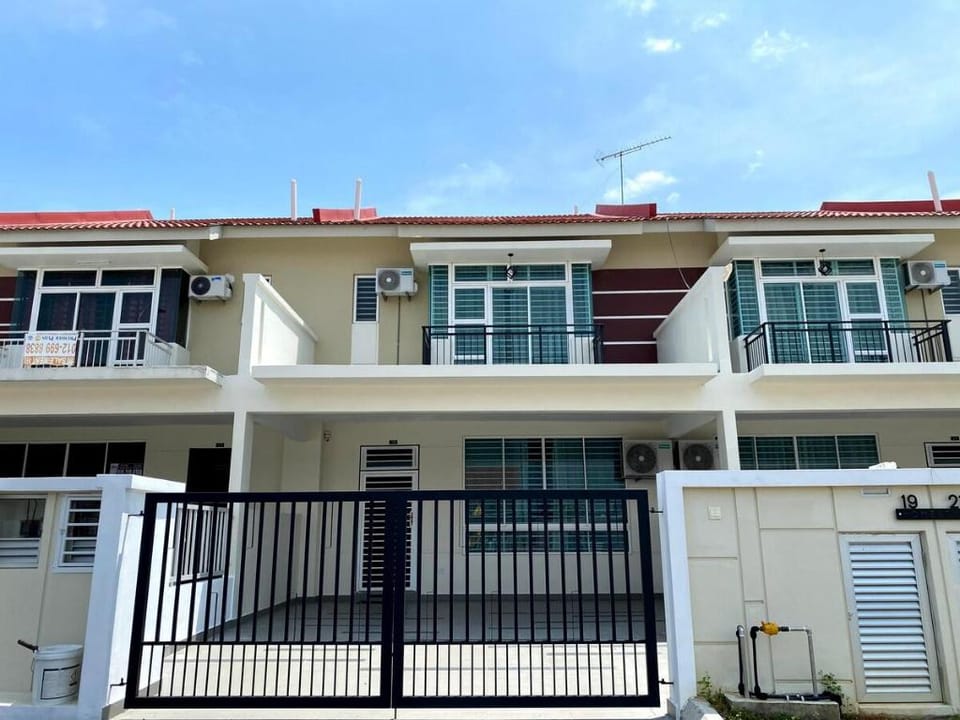 Desaru Home with KTV/BBQ/Netflix Vacation rental in Johor