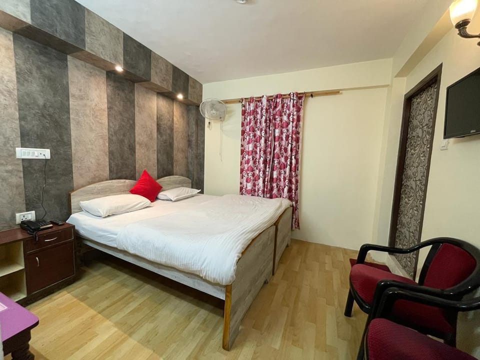 GREEN LEAF Hotel in Uttarakhand