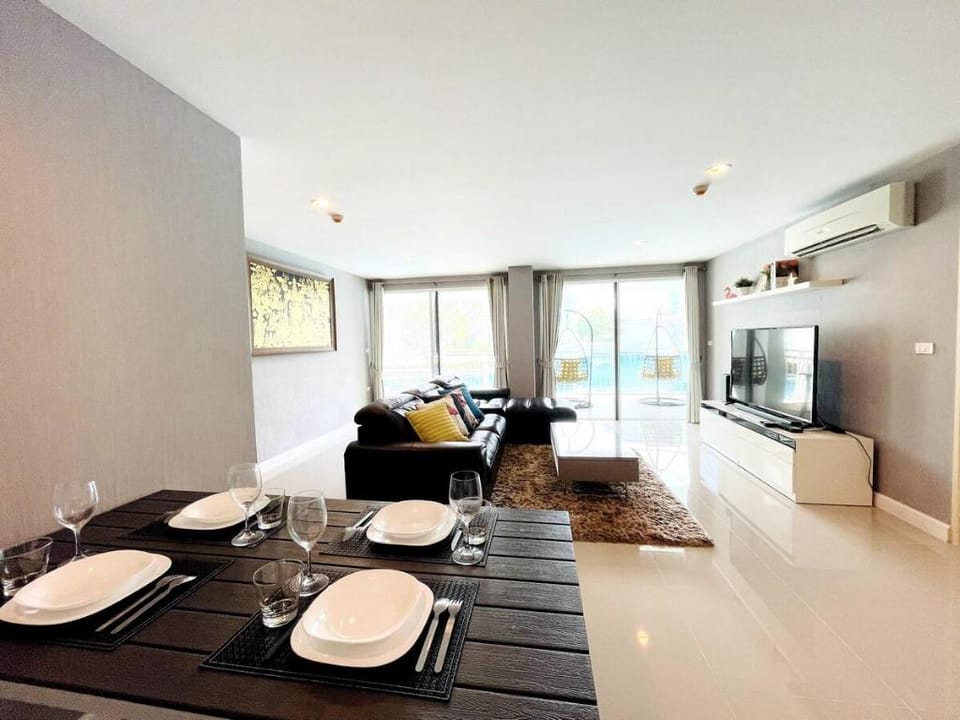 O2 Pool Access Penthouse Cha-am Apartment in Thailand