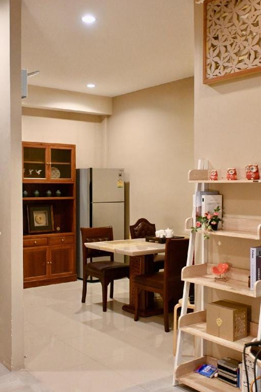 Cozy 3 Bedroom Townhouse 2 min BTS Onnut Sukhumvit Vacation rental in Bangkok