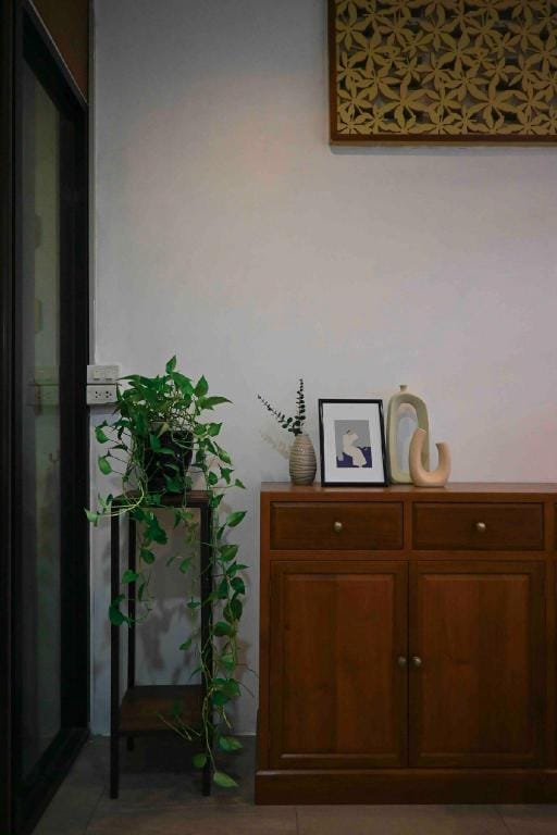 Cozy 3 Bedroom Townhouse 2 min BTS Onnut Sukhumvit Vacation rental in Bangkok