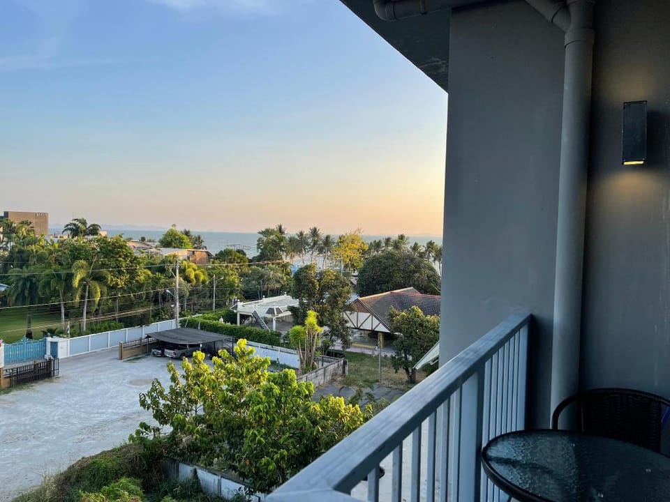 The Patio miracle Seaview Floor5 Apartment in Chon Buri Changwat