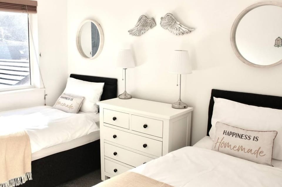 Cornwall Spacious Cottage |Sleeps 6|Close to Beach Vacation rental in England