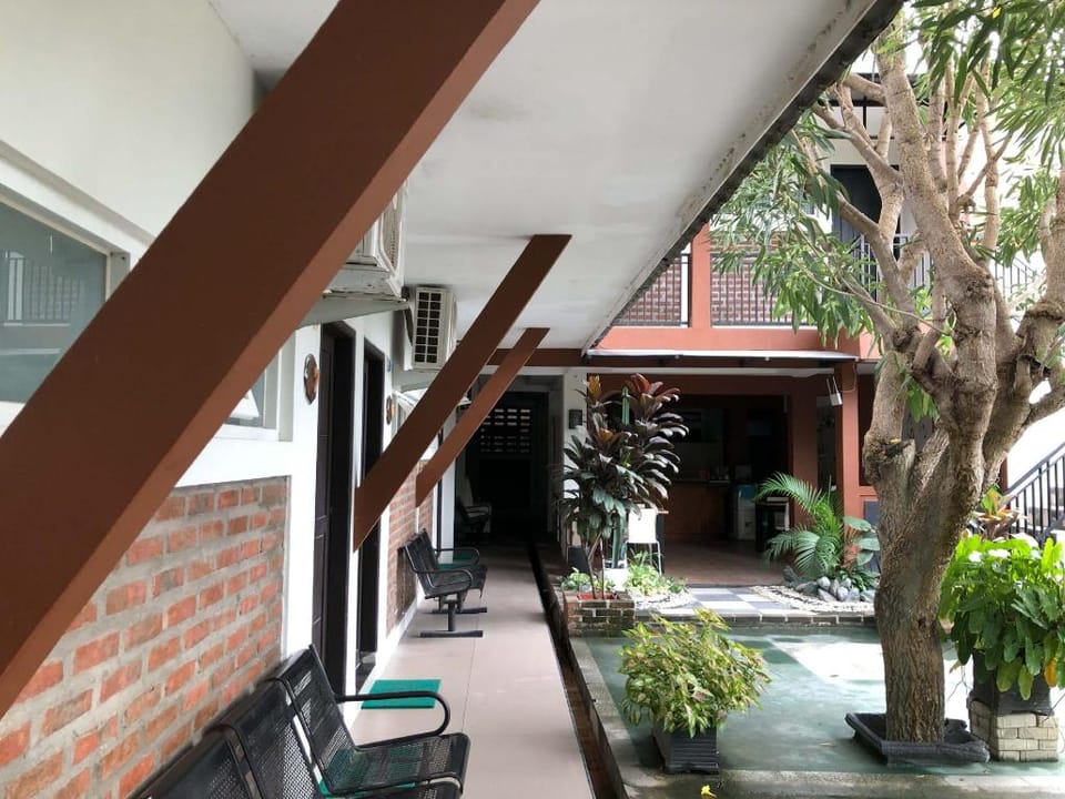 RedDooz Plus @ Ininnawa Homestay Palu Hotel in Indonesia